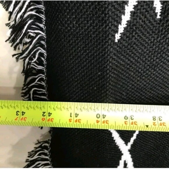 YELLOWSTONE DUTTON RANCH Throw Blanket, 46" x 60", Whiskey Label - Picture 4 of 6